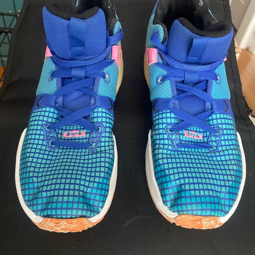 Womens/Girls Blue and Teal volleyball or basketball Sneaker